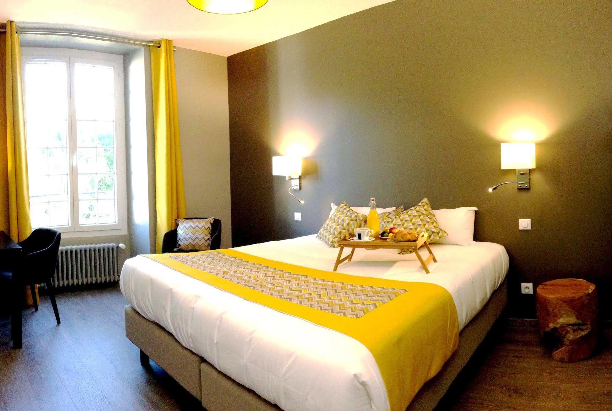 Logis - Auberge De L'Abbaye Thiron-Gardais Ngoại thất bức ảnh